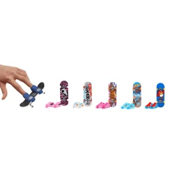 Hot Wheels Monopatín de juguete Tabla de skate con zapatillas para dedos, modelos surtidos, +5 años